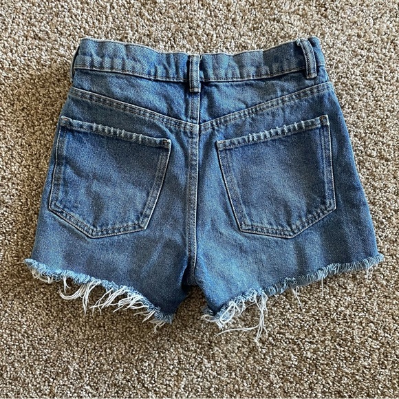 Zara Denim Shorts Women’s 0 Blue Medium Wash Distressed Cut off Raw Frayed Hem - Picture 10 of 14
